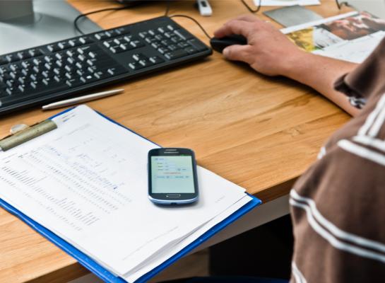 De Gecombineerde opgave blijft steeds vastlopen, het systeem werkt langzaam en de telefonische wachttijden bij RVO zijn erg lang