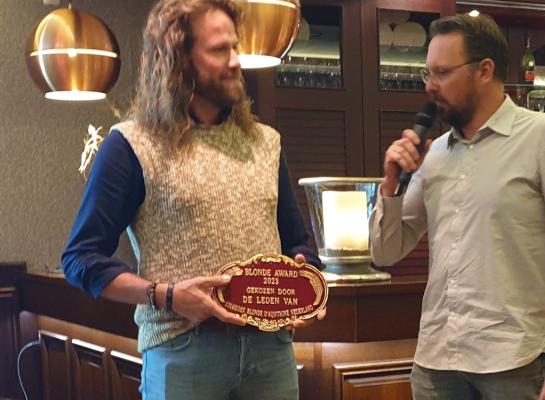 Dennis Boerland met Blonde Award