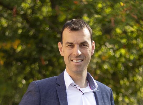 Sander de Roos: ‘Door de samenwerking met VikingGenetics komen nu genoomfokwaarden beschikbaar van tweemaal zoveel stierkalveren. Hierdoor zal de kwaliteit en genetische diversiteit van het stierenaanbod van CRV verder verbeteren’