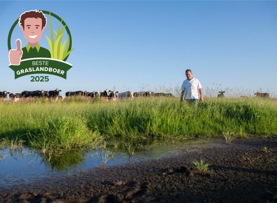 Wim van Ittersum loopt door zijn plasdras-perceel