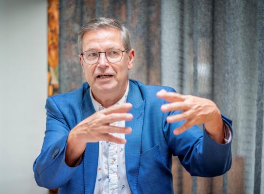 Ruud Tijssens: ‘De overheid krijgt de winst van vernieuwing “niet op de wal”, omdat men blijft inzetten op middelvoorschriften en geen ruimte weet te vinden voor vergunningverlening’