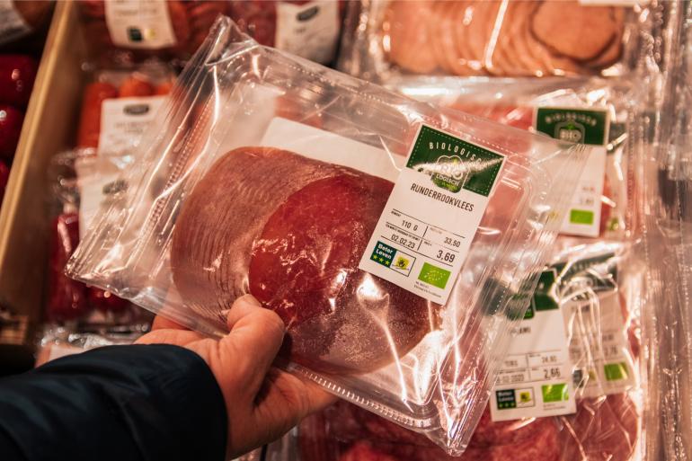 Het keurmerk start dit jaar met varkensvlees, volgend jaar met kippenvlees en in 2026 met rundvlees