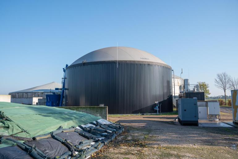 De onderzoekers adviseren beleidsmakers om vol in te zetten op  biologisch aanzuren van mest in combinatie met mestvergisting en stikstofstrippen voor het verminderen van emissies van ammoniak en methaan en het verhogen van de productie van groengas 