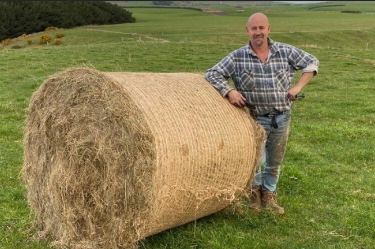 De Nieuw-Zeelandse hertenhouder Grant Lightfoot bedacht de balennetten van jute
