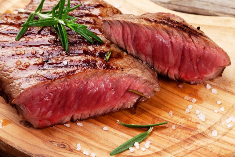 Circa 26 procent van de rundvleesconsumenten is ‘bewust bourgondiër.’ Deze consumenten zijn bereid iets meer te betalen voor vlees dat op meerdere aspecten een verantwoorde keuze is en kopen relatief vaak bij de slager of rechtstreeks bij de boer