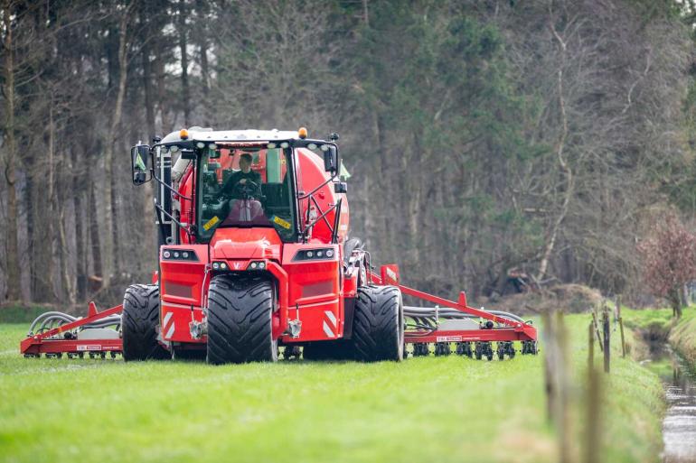 De stikstofemissie bij zorgvuldig uitrijden van de mest ligt rond de 5 procent. Bij slordig uitrijden kan dat oplopen tot 12 tot 15 procent