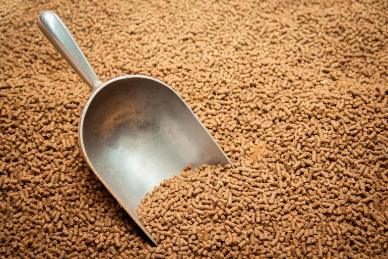 De mengvoerfabrikant zette vorig jaar 876.981 ton mengvoer af aan haar leden, circa 50.000 ton minder dan in 2024