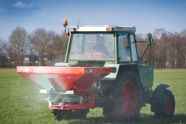 Gewassen met een hoge zwavelbehoefte op gronden met weinig beschikbaar zwavel hebben in het voorjaar volgens Eurofins vaak een kleine gift nodig om vlot te starten