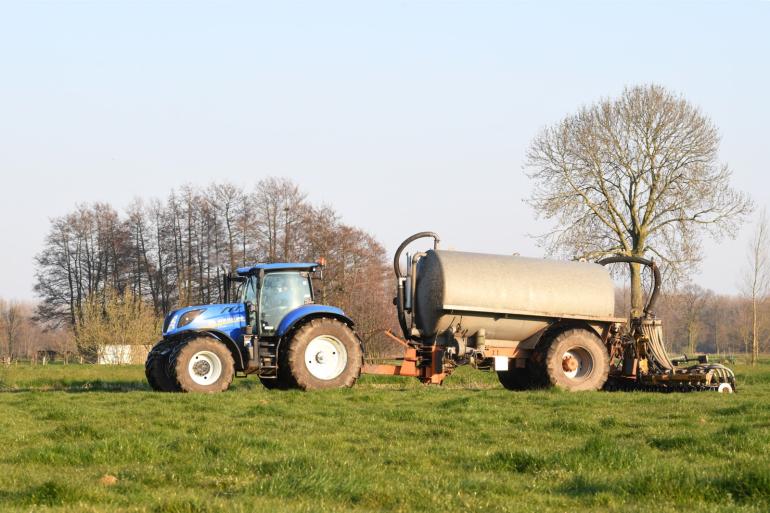 Sinds 2007 is in Vlaanderen het gebruik van stikstof uit dierlijke mest met 15 procent gedaald als gevolg van strengere bemestingsnormen en afschaffen van de derogatie. Tegelijkertijd steeg het gebruik van stikstof uit kunstmest met 19 procent