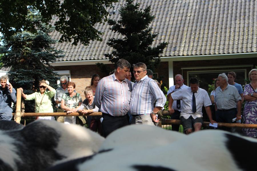 De juryleden Filip Taveirne en Patrick Cocquyt druk in overleg