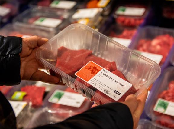 Rundvleesprijzen zullen naar verwachting op korte termijn stabiel blijven of licht dalen. Maar door het krappe aanbod blijven de prijzen historisch hoog