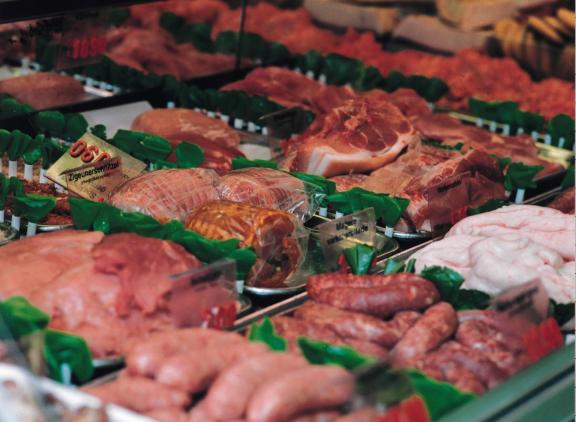 Circa 36 procent van het vlees dat vorig jaar werd verkocht, droeg een duurzaamheidskeurmerk als Beter Leven of biologisch