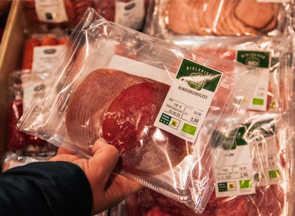 Het keurmerk start dit jaar met varkensvlees, volgend jaar met kippenvlees en in 2026 met rundvlees