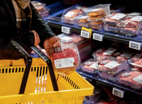 Op basis van het dna-profiel kan ieder snippertje rundvlees in de supermarkt worden gekoppeld aan het dier van herkomst.